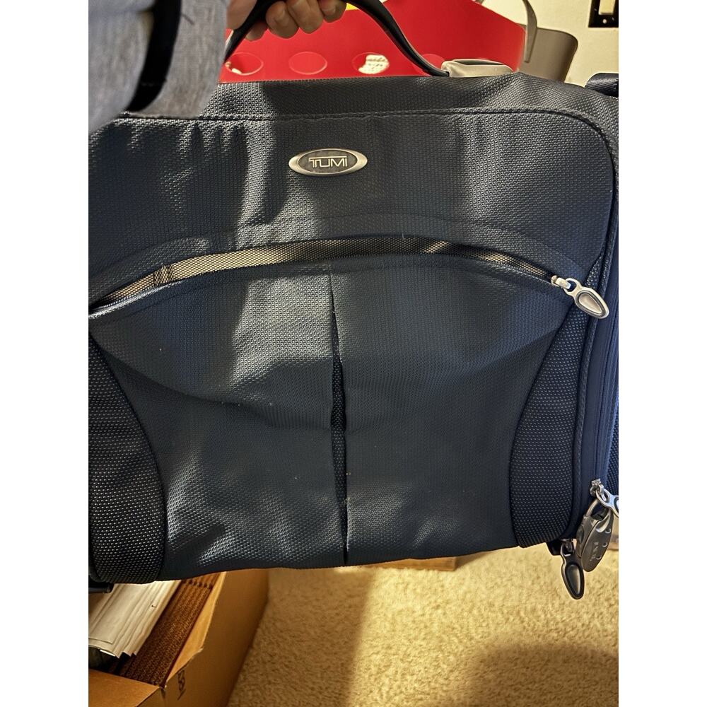 Dakota Tumi Ballistic Nylon Carry On Navy Duffle Bag Weekender Travel 16x13x9